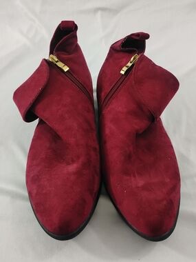 Serene Island Women's Burgundy Suede Zip Ankle Boots Size 10